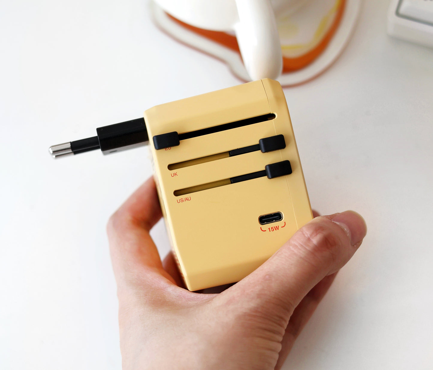 (Vinnic x Smile Studio) Smile Bear in Egg Puffs Travel Adapter