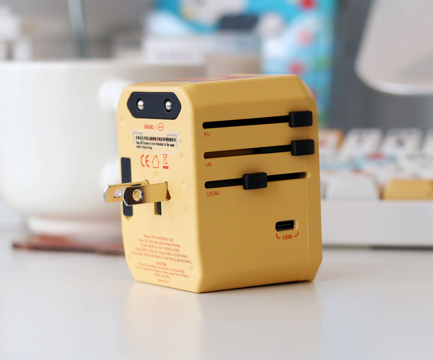 (Vinnic x Smile Studio) Smile Bear in Egg Puffs Travel Adapter