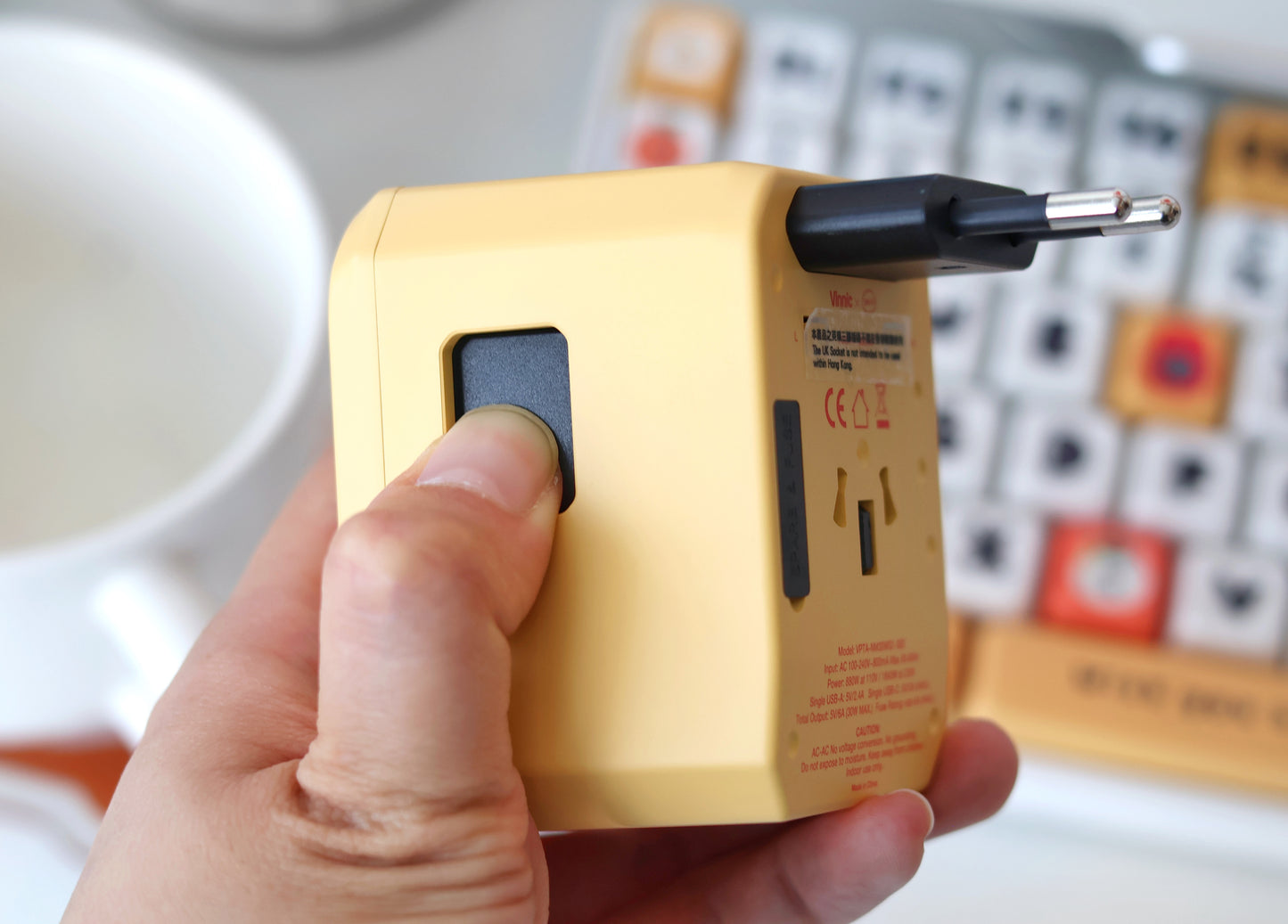 (Vinnic x Smile Studio) Smile Bear in Egg Puffs Travel Adapter