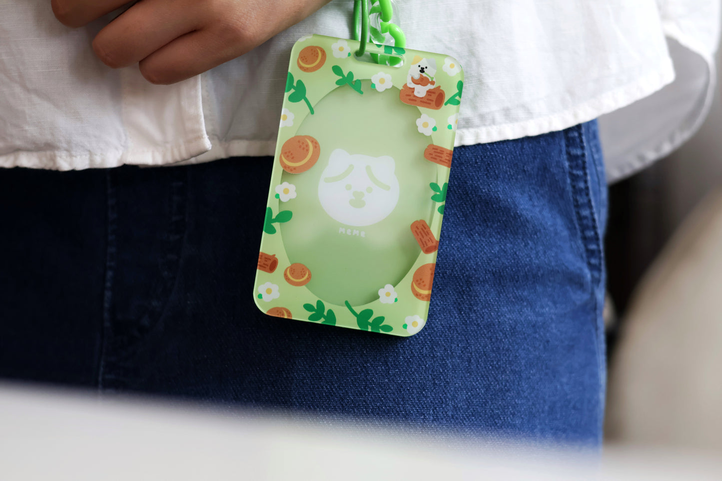 MeMe Cat in Spring Card Holder